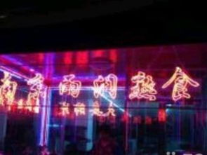 流光溢彩 上海青浦區(qū)霓虹燈與噴繪招牌的藝術(shù)與商業(yè)之美